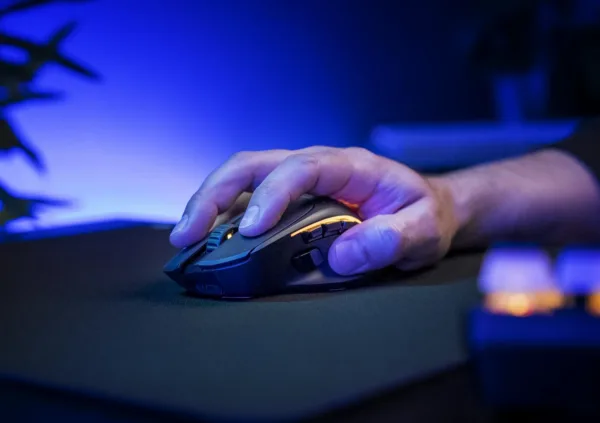 Glorious Model I 2 Wireless Ultralight Ergonomic Gaming Mouse - Image 2